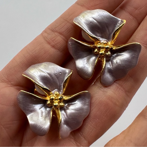 Vintage Chanel 1950s Rare Gilt Hydrangea Flower Clip Earrings by Lina Baretti - Picture 13 of 13